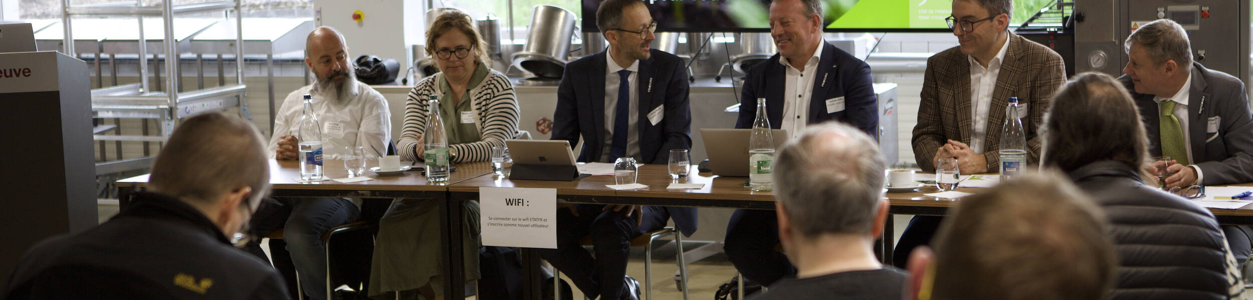 3 conseillers d'Etat et l'équipe stratégie de Fribourg Agri&Food lors de la conférence de presse